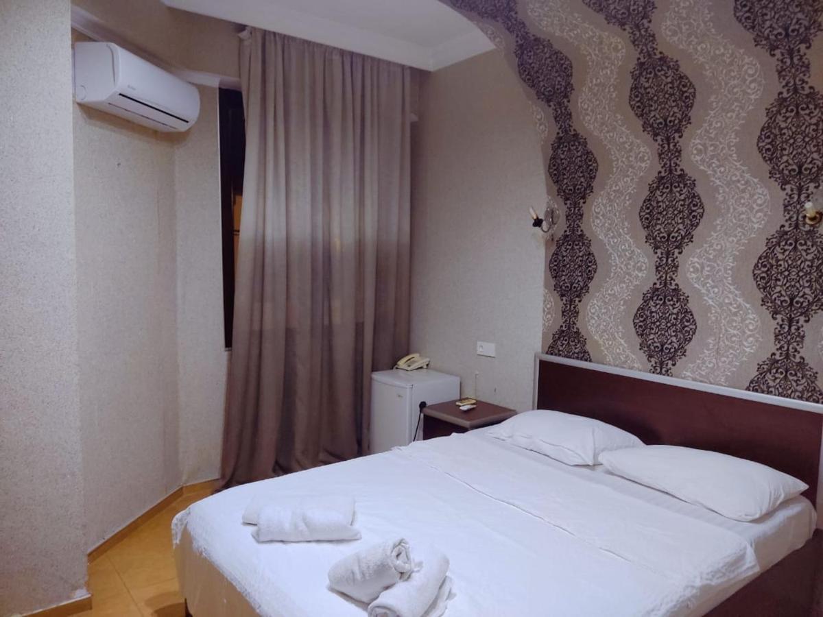 Golden Fish Hotel Batumi Exteriör bild
